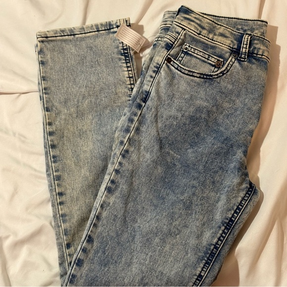 2/$20 Wonder Nation High Rise Acid Wash Jeans - Picture 2 of 6
